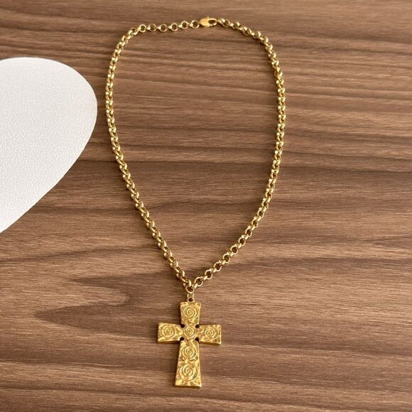 Elegant Gold Cross Necklace Q255 - Picture 2 of 5